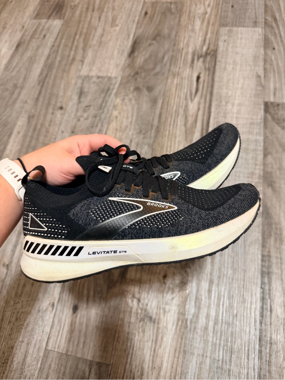 Brooks Levitate GTS Women's Running Shoes - Black and White